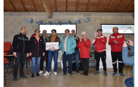 Remise du chèque au centre Léon Bérard et tombola